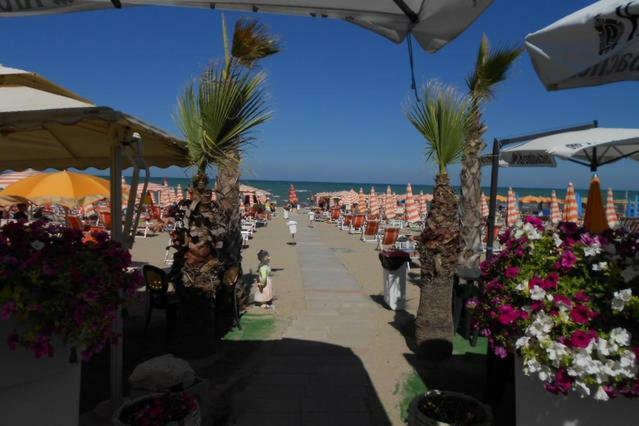 Casa Di Mary 2 Lägenhet Grottammare Exteriör bild